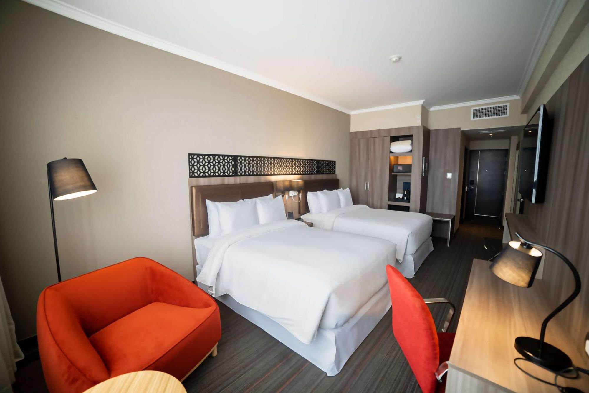 Hotel Doubletree By Hilton Trujillo Encalada Zewnętrze zdjęcie
