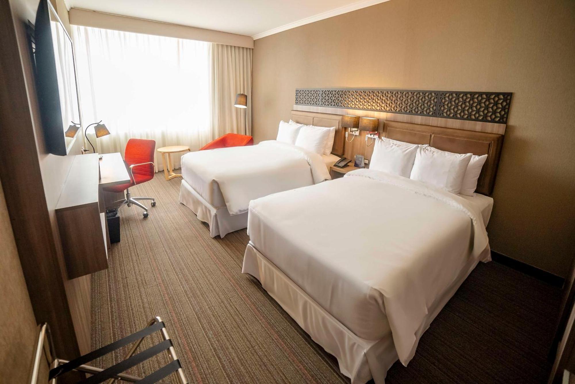 Hotel Doubletree By Hilton Trujillo Encalada Zewnętrze zdjęcie