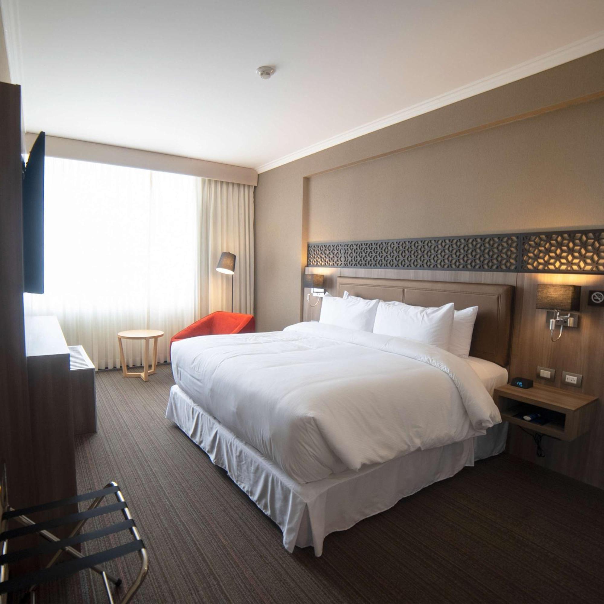 Hotel Doubletree By Hilton Trujillo Encalada Zewnętrze zdjęcie