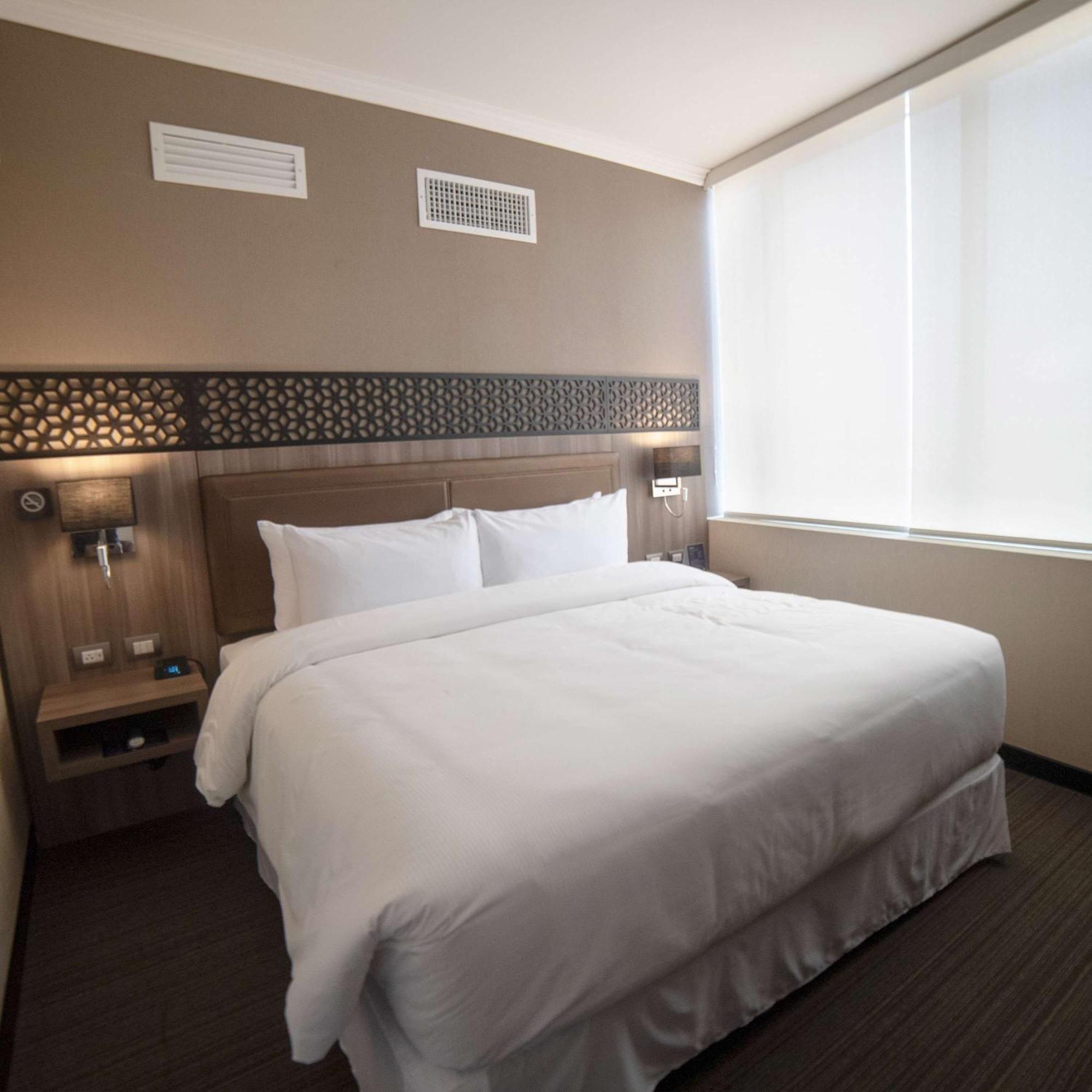 Hotel Doubletree By Hilton Trujillo Encalada Zewnętrze zdjęcie
