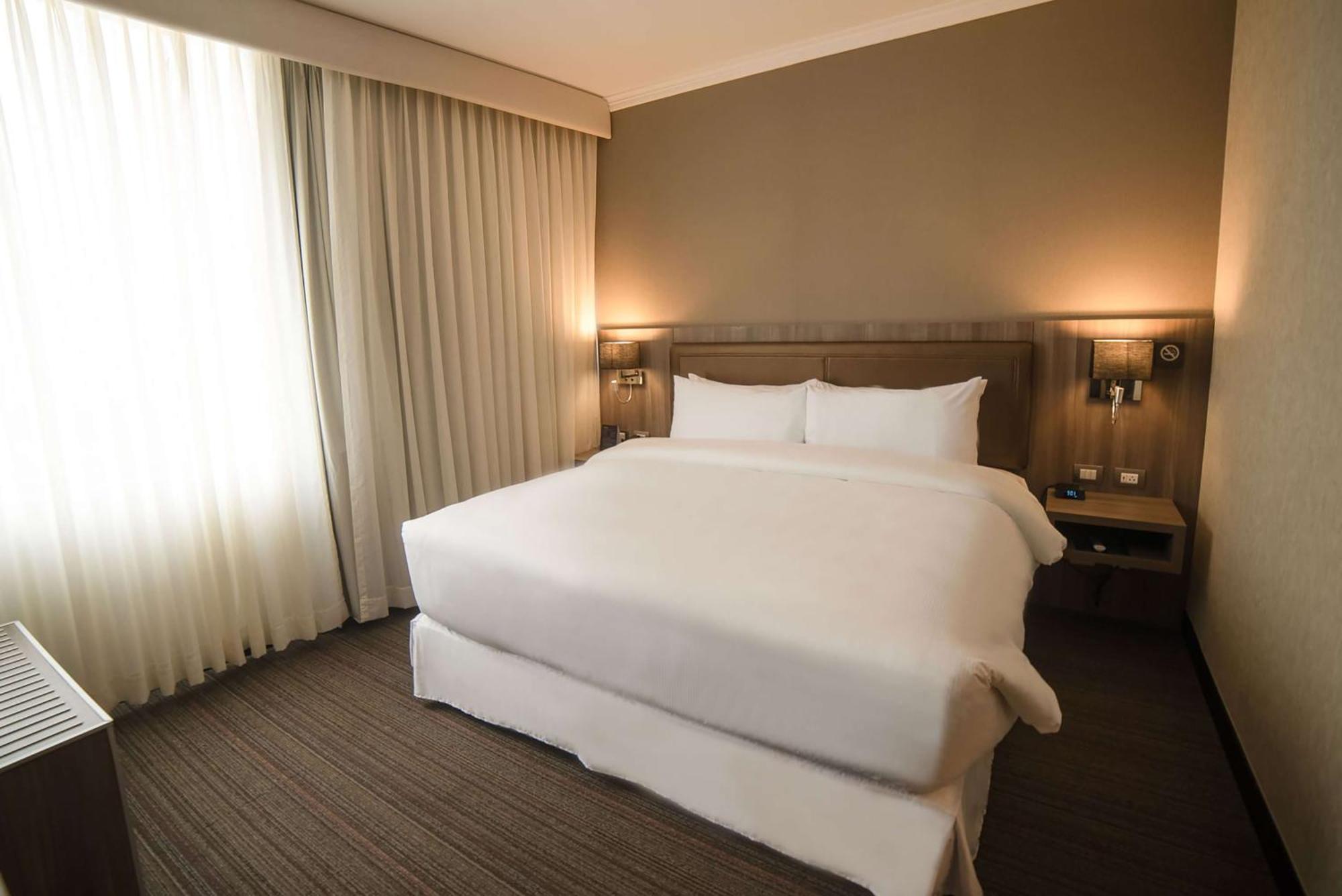 Hotel Doubletree By Hilton Trujillo Encalada Zewnętrze zdjęcie