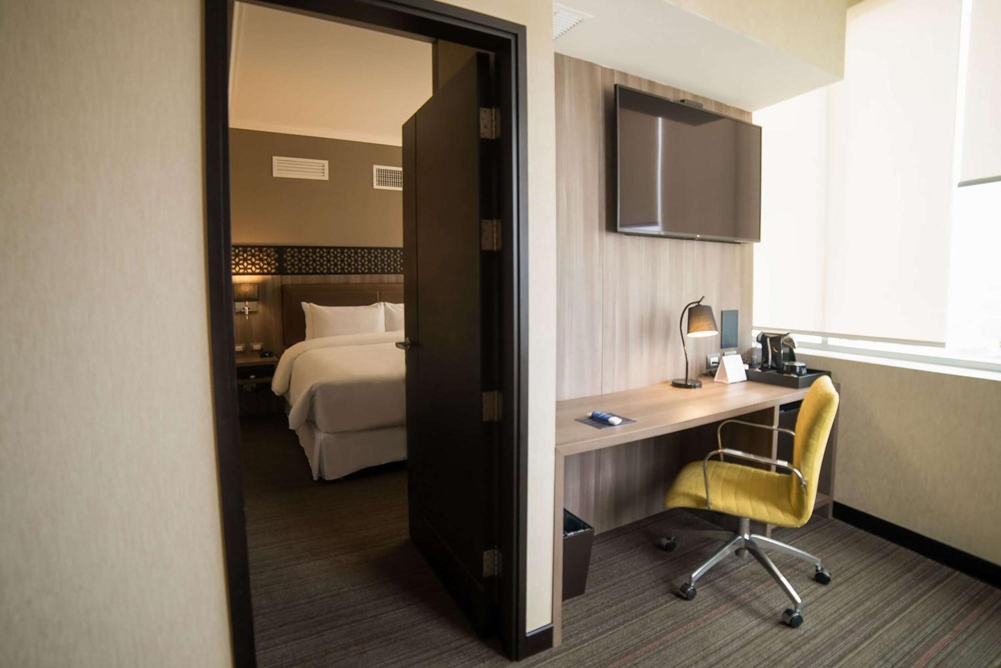 Hotel Doubletree By Hilton Trujillo Encalada Zewnętrze zdjęcie
