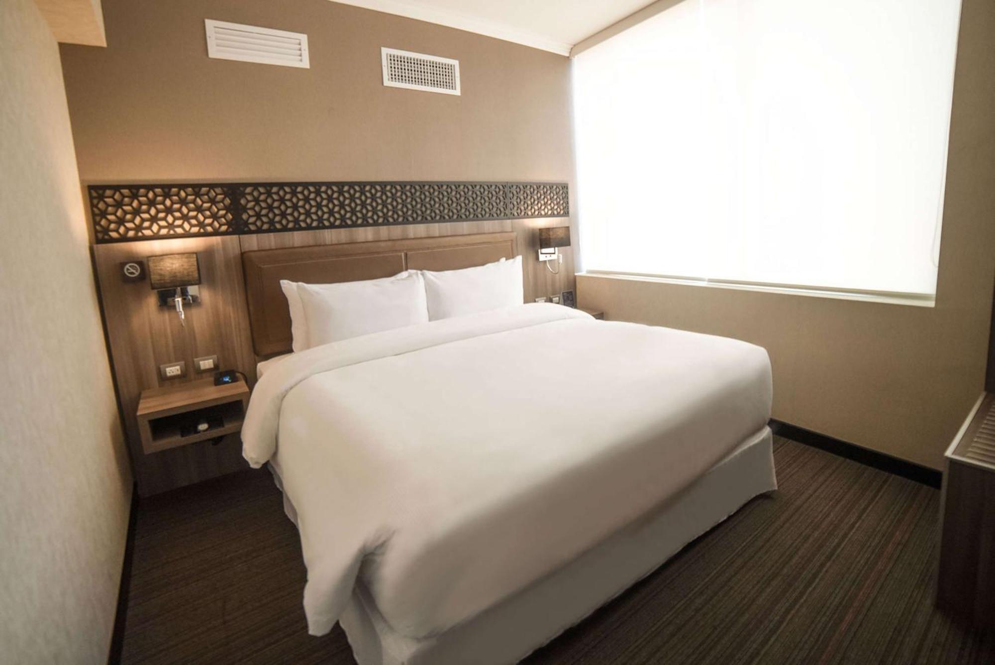 Hotel Doubletree By Hilton Trujillo Encalada Zewnętrze zdjęcie