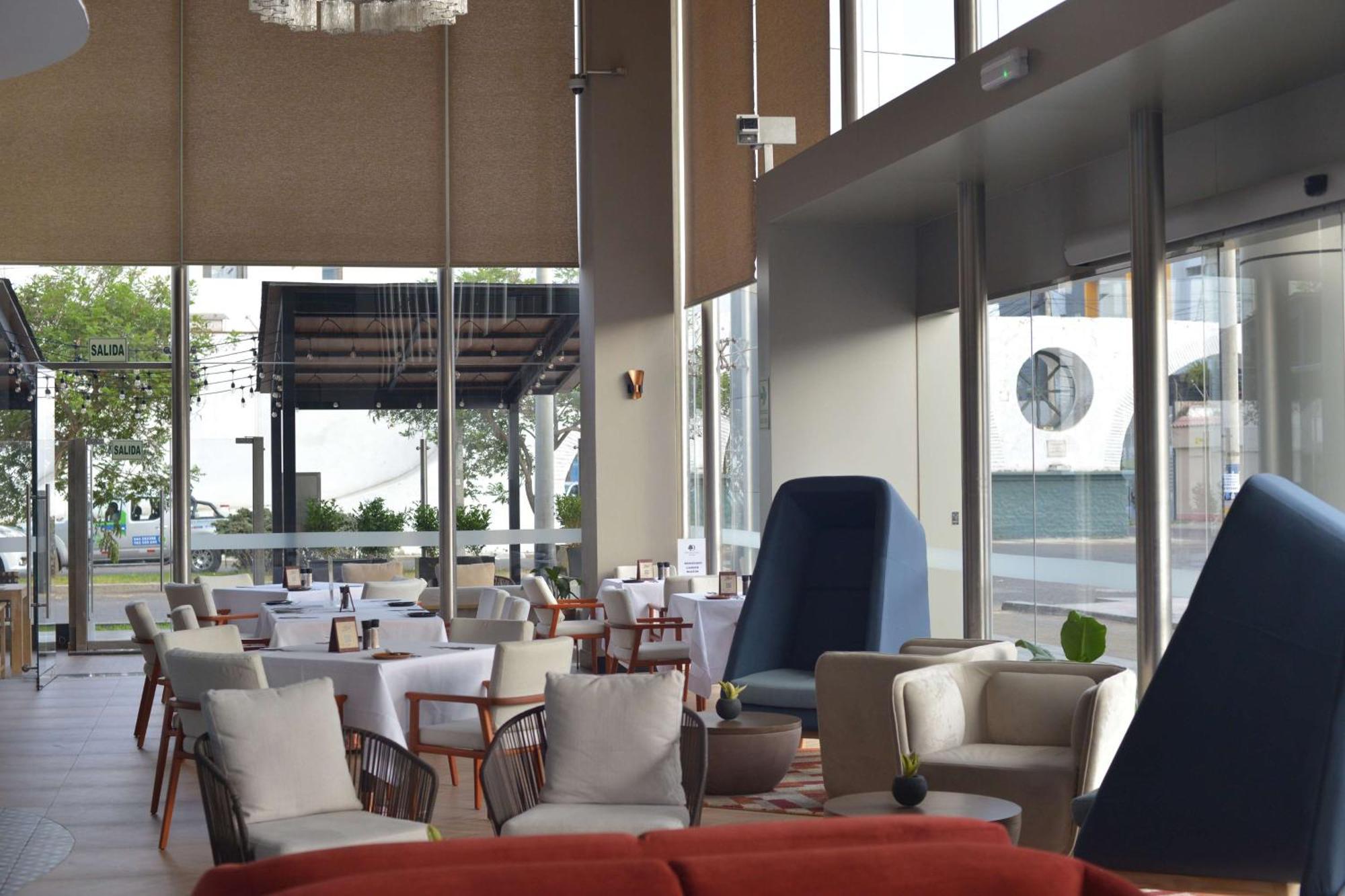 Hotel Doubletree By Hilton Trujillo Encalada Zewnętrze zdjęcie