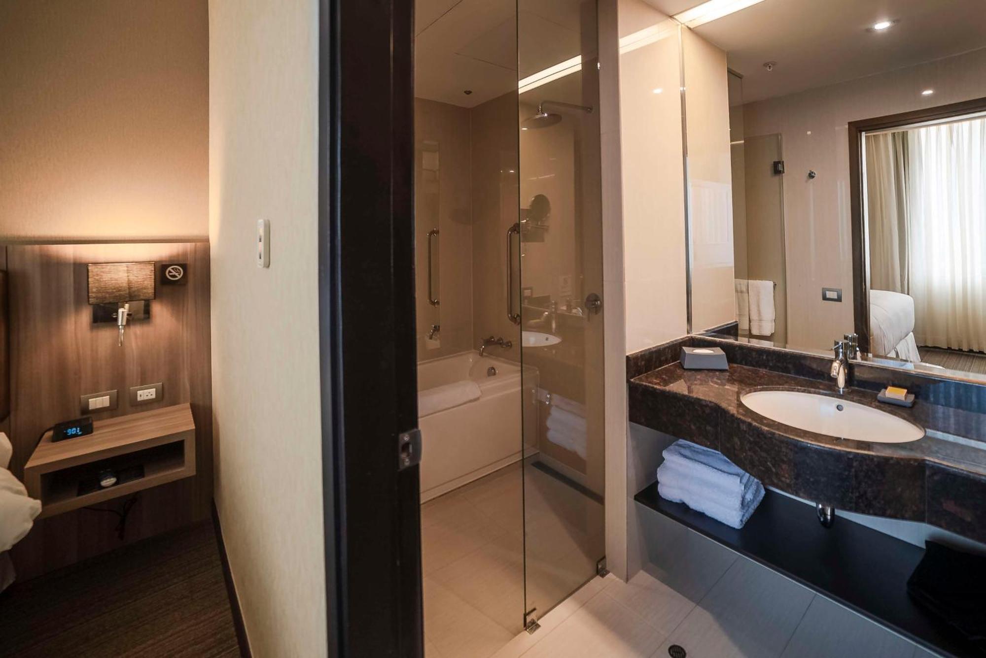 Hotel Doubletree By Hilton Trujillo Encalada Zewnętrze zdjęcie